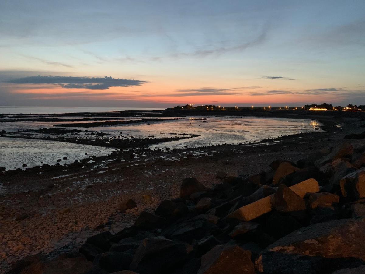 T2 vue sur le parc proche mer et île de ré Le Plomb Extérieur photo