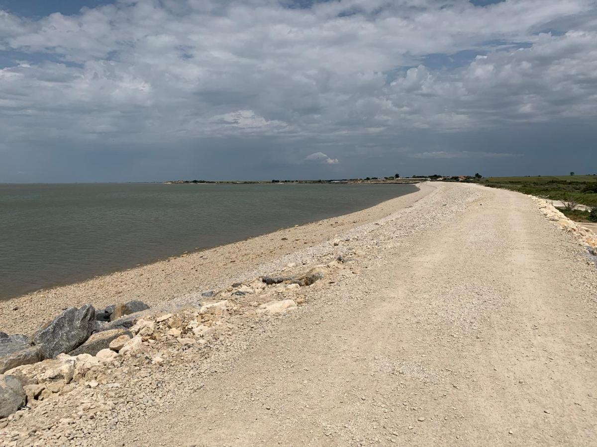 T2 vue sur le parc proche mer et île de ré Le Plomb Extérieur photo